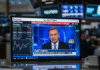 สรุปข่าวเด่นจาก Bloomberg, CNBC, Reuters: ตลาดโลกสดใสส่งท้ายปี ท่ามกลางความกังวลค่าเงินบาทและมาตรการทองคำในไทย